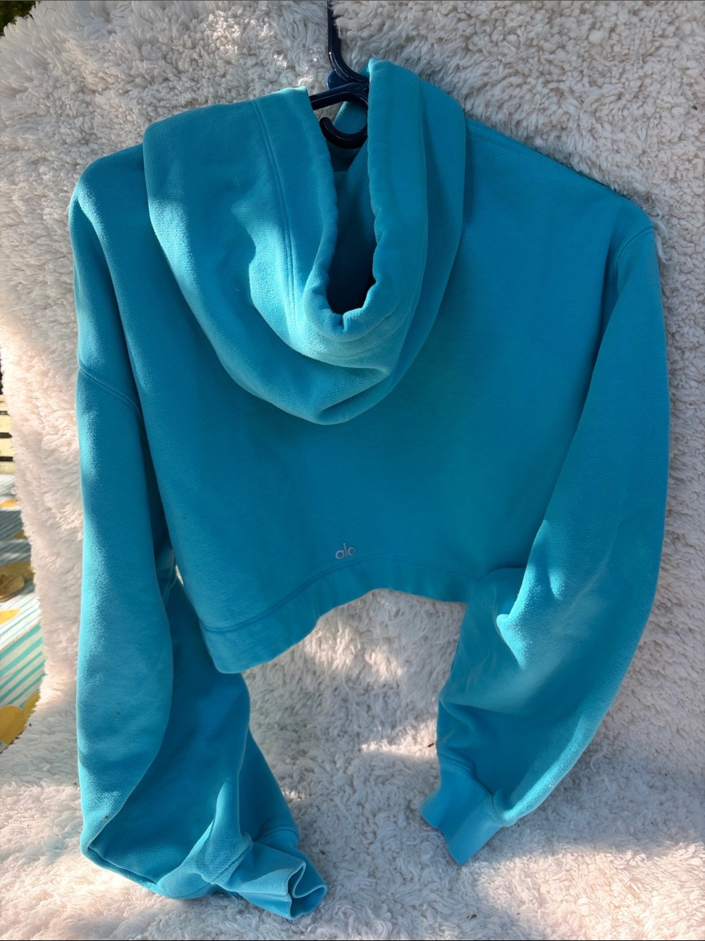 Alo  Yoga Women’s Cropped Hoodie in Teal